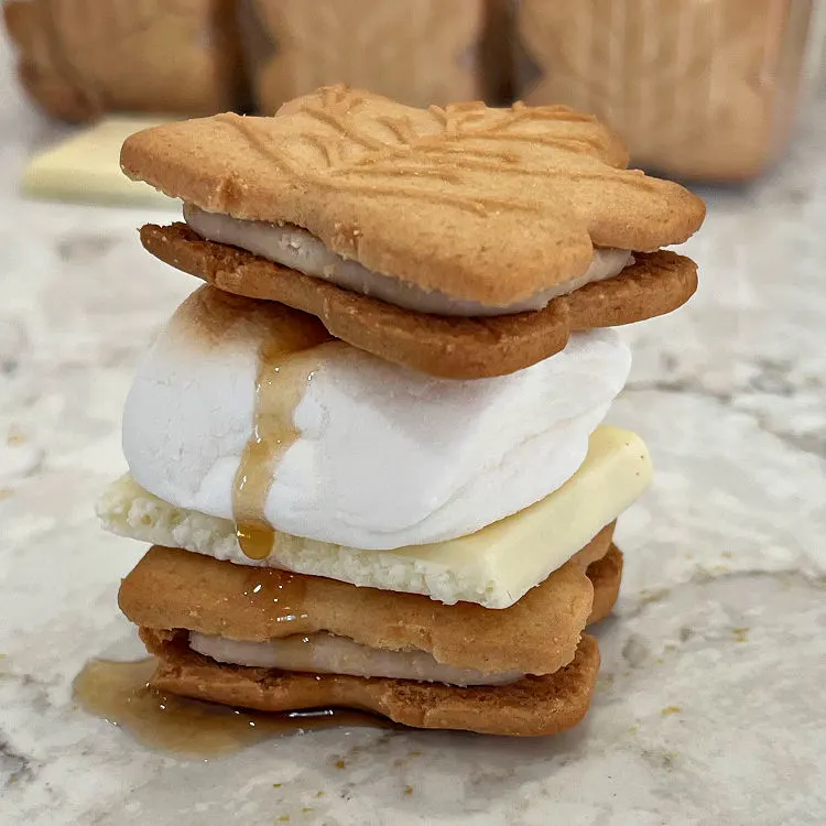 Tasty maple cookie Smores with white chocolate, toasted marshmallow, and maple syrup.