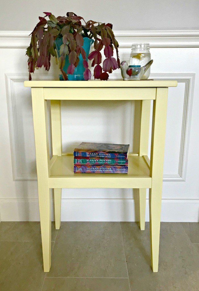 Simple and Pretty Side Table Plans. Get these easy to follow build plans for this side table for bedroom or living room. #SideTable #Plans #DIY