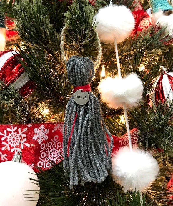 Quick and easy steps and video - How to Make Yarn Tassels for Home Decor - They make cute DIT Tassel Christmas Ornaments too