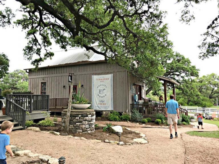 Best Round Top Texas Shopping And Furniture Finds (With MustSee Tips