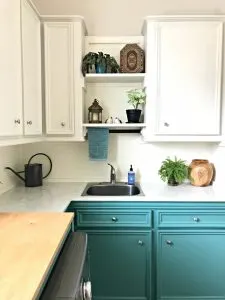 A fresh Modern Farmhouse look using teal, wood, and lots of white. This Modern Farmhouse Small Laundry Room Design is full of easy DIY projects and affordable decor. #LaundryRoom #ModernFarmhouse #Teal #AbbottsAtHome