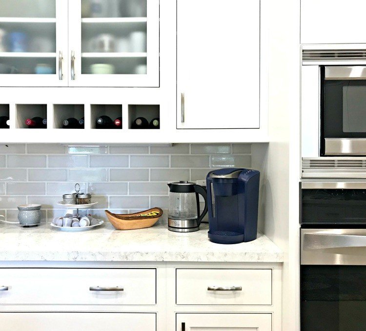 Replace your old crumbly grout or dingy caulk with this easy DIY. Here's How to Caulk A Kitchen Counter with the quick steps and video to help you do it! #AbbottsAtHome #Caulk #HomeMaintenance #DIYProject #Caulking #Kitchen