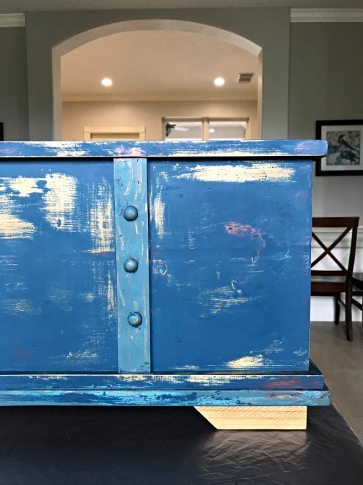 I'm so in love with this DIY Shabby Distressed Paint Finish. Here are the easy DIY steps and how-to video.You can get that perfect Vintage, Rustic Paint Look with 7 easy DIY Steps. #AbbottsAtHome #FurnitureMakeover #PaintingFurniture #Vintage #DIYIdeas #PaintTips