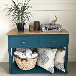 Easy to follow tutorial for a beautiful DIY Console Table Plan with Drawers for extra storage in an Entry, Dining Room, or Living Room! Step by Step Kreg Jig Pocket Hole build with printable plans available. Easy enough for beginner woodworkers.