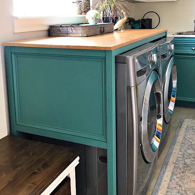 5 of the most beautiful teal paint colors on furniture. And, the easy DIY steps I use for a beautiful teal painted furniture makeover. Best teal chalk paint colors on furniture and cabinets.