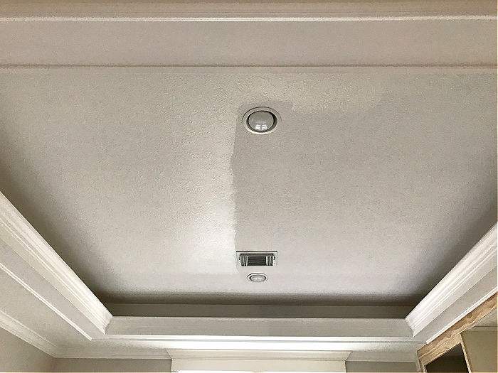 5 before & after examples from my home of the best paint sheen on ceilings. Throw out those old painting rules to get a more beautiful room. Eggshell vs flat paint sheen on ceilings.