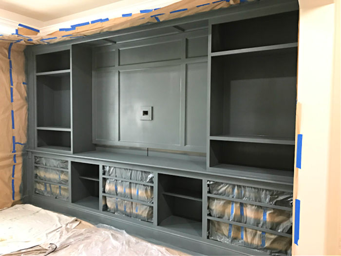 Easy to follow step by step guide for how to paint built in bookshelves and cabinets. With photos, printable steps and video tutorial. How to Paint Cabinets. How to Paint Bookshelves.