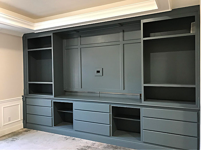 Easy to follow step by step guide for how to paint built in bookshelves and cabinets. With photos, printable steps and video tutorial. How to Paint Cabinets. How to Paint Bookshelves.