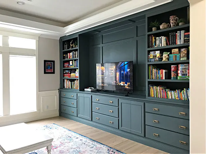 Magnolia Homes by Kilz paint color Duke Grey on Bookshelves. I am LOVING this Before and After Family Room Makeover Transformation! Check out the amazing pictures and budget friendly DIY projects.