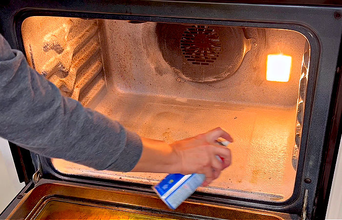 Image of Easy Off Fume Free Oven Cleaner on a self-cleaning oven.