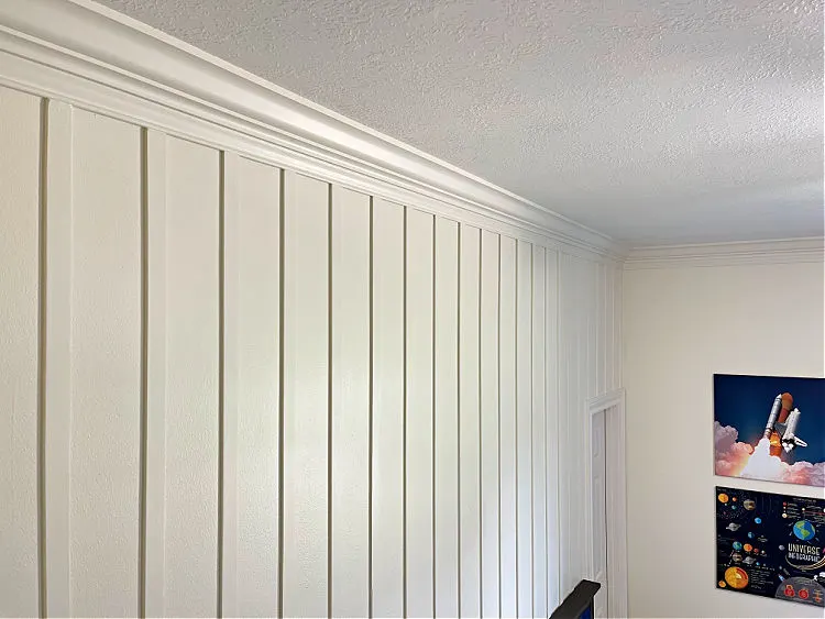Image of a bedroom with 2-piece crown molding with lattice board and batten.