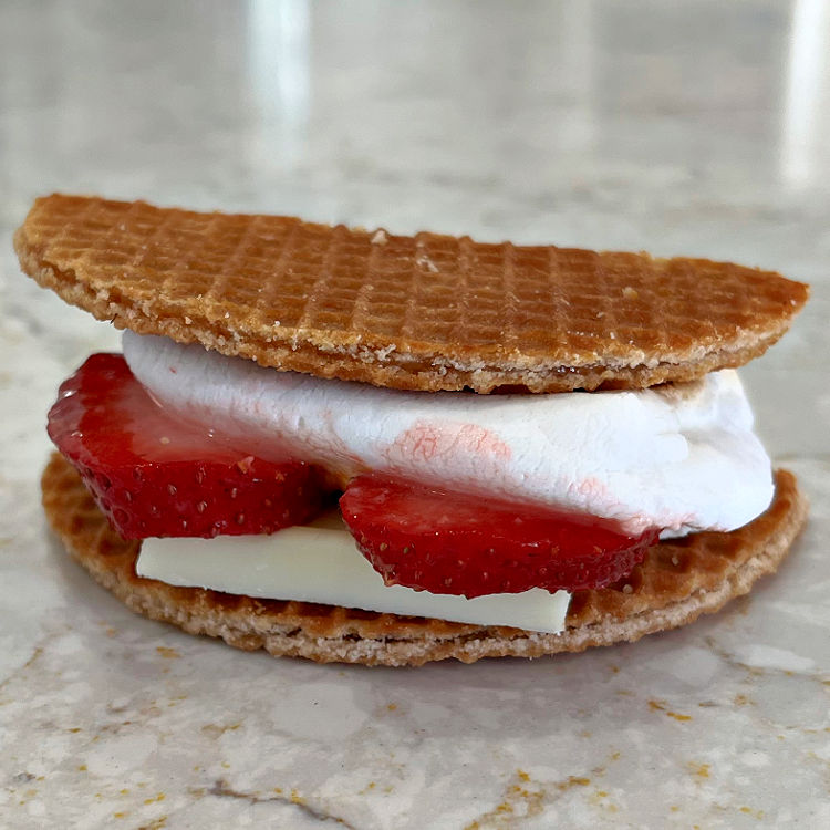 Stroopwafel Smores, white chocolate, strawberry and marshmallow.