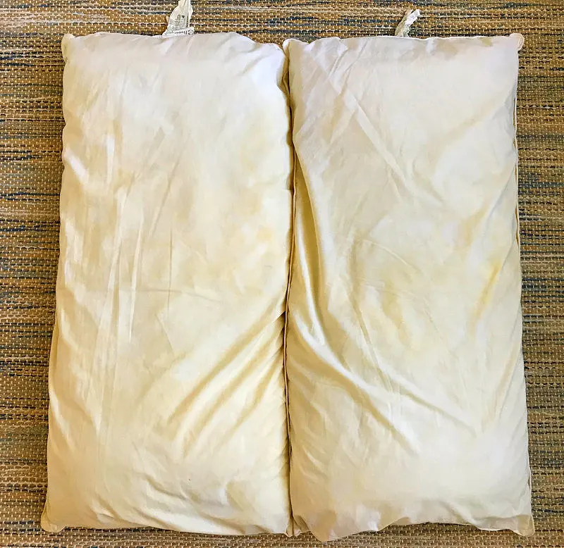 Easy steps to whiten yellow pillows in a washing machine.