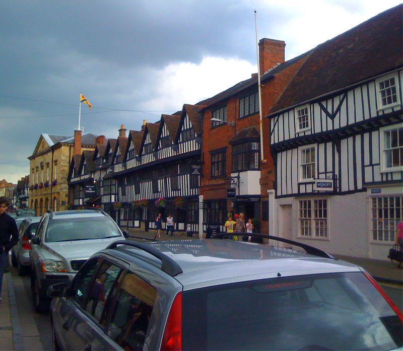 Image of a narrow street in England for a post about differences for a Brit living in America.